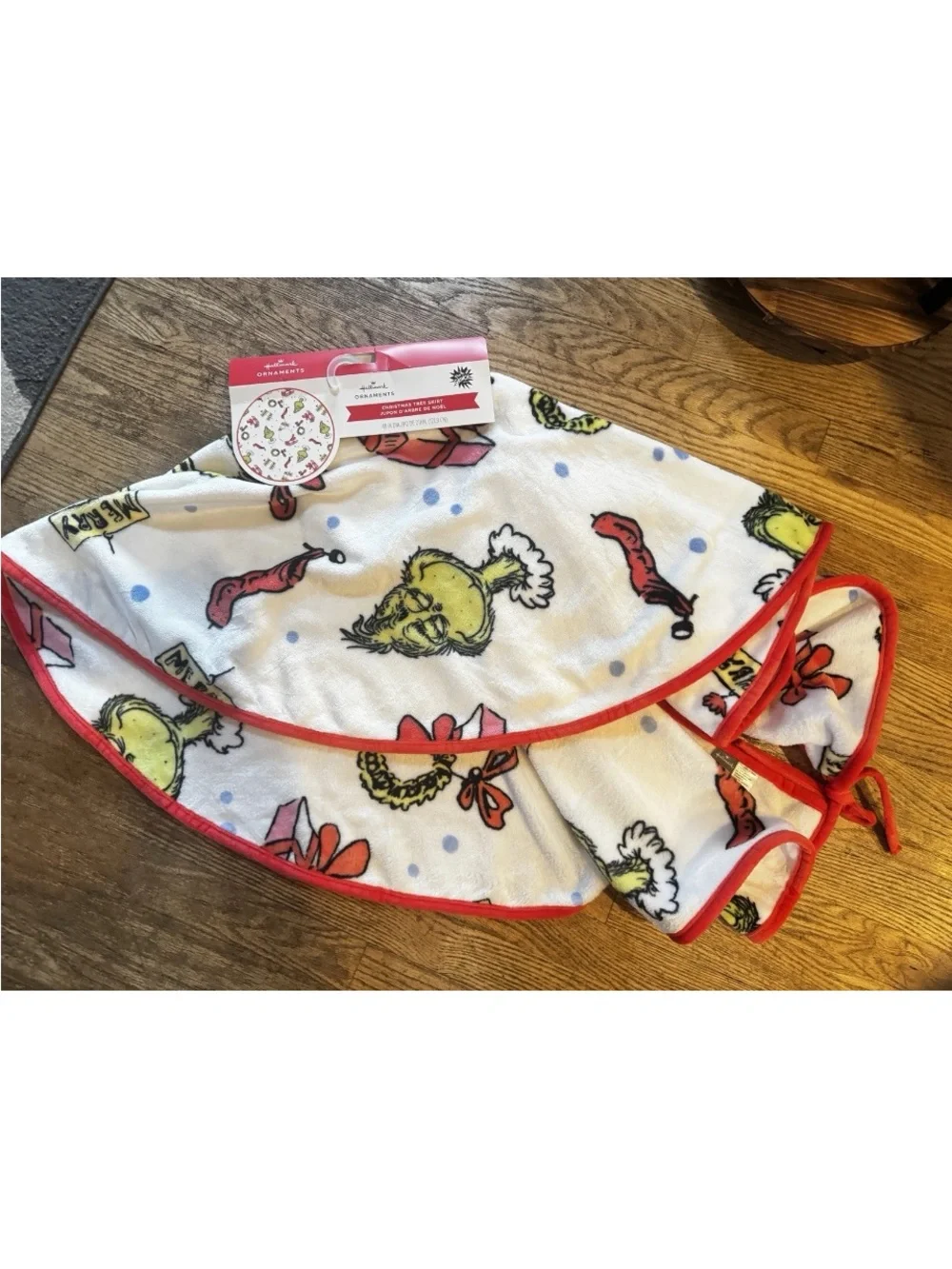 New Hallmark Christmas Tree Skirt Dr. Seuss Grinch Plush 48